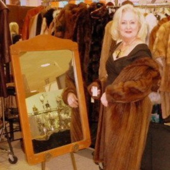 Meet your Posher, Lindee - Picture 1 of 1